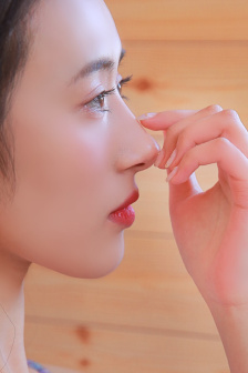 他在丈夫面前被耍
